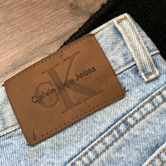 Calvin Klein - ( 7 ) SHORT - Picture 4 of 8